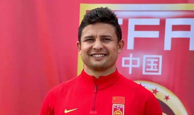 开云体育官网-艾克森做出重要决定！晒出了自己曾效力球队的球衣，引发热议