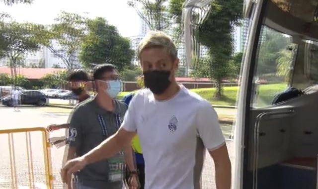 开云体育官网-大佬齐聚新加坡:本田圭佑画战术 因凡蒂诺看舞狮